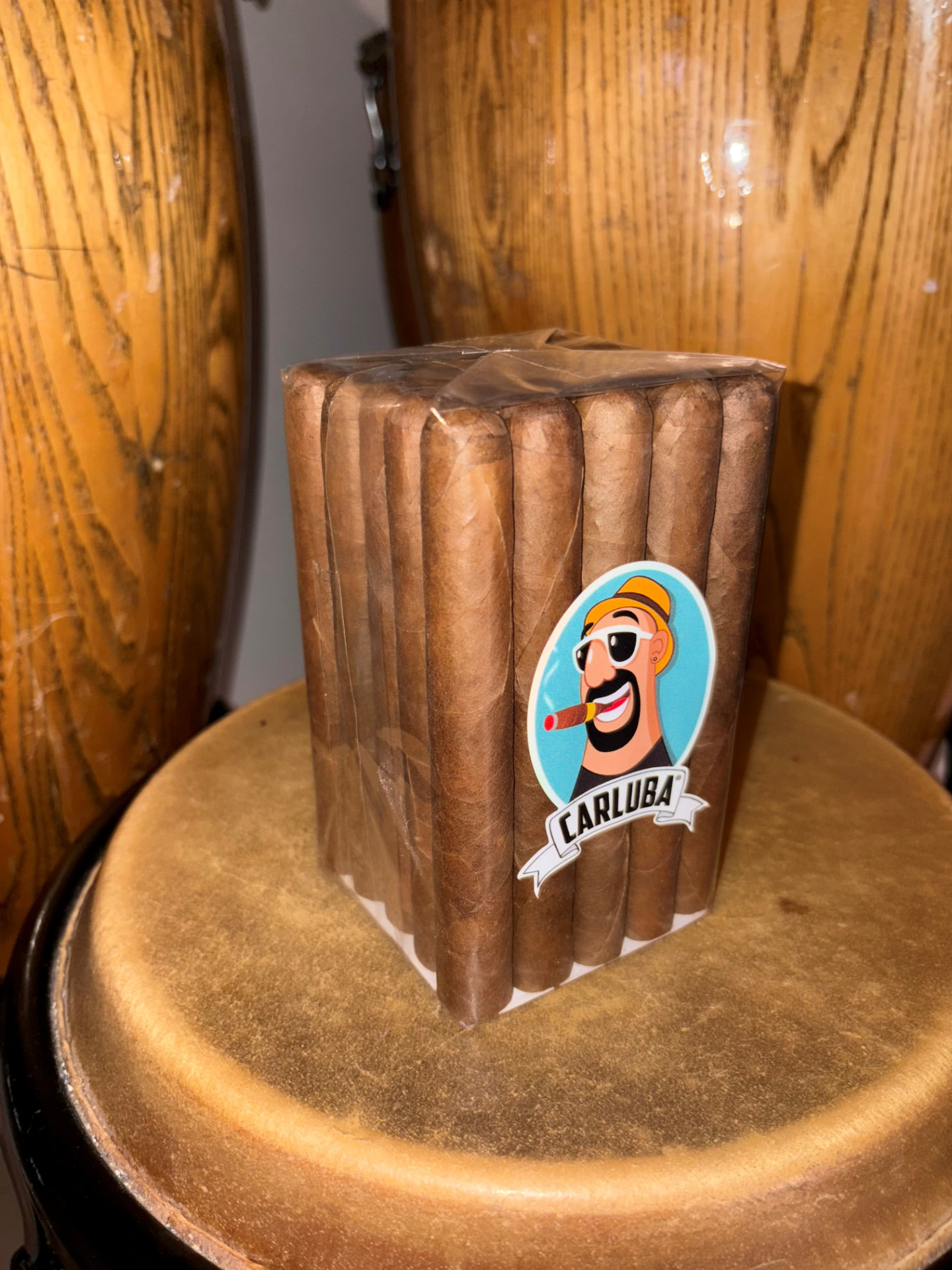 Carluba bundle of 25 hand-rolled cigars in cellophane with the Carluba logo sticker